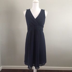 🤰Navy blue maternity dress. Chiffon tie back.